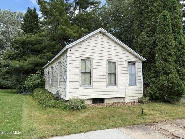 8 McKinley Place, Gloversville, NY, photo 1