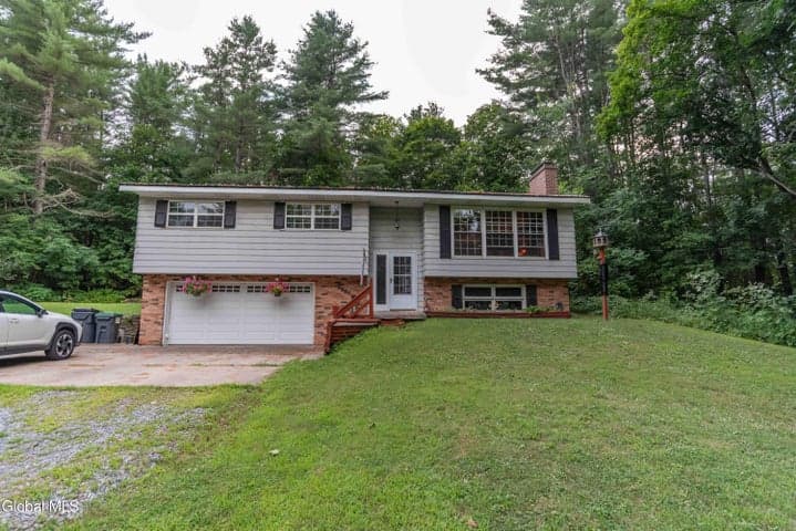 1056 New York 334, Fonda, NY