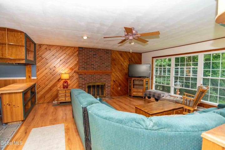 1056 New York 334, Fonda, NY, photo 3