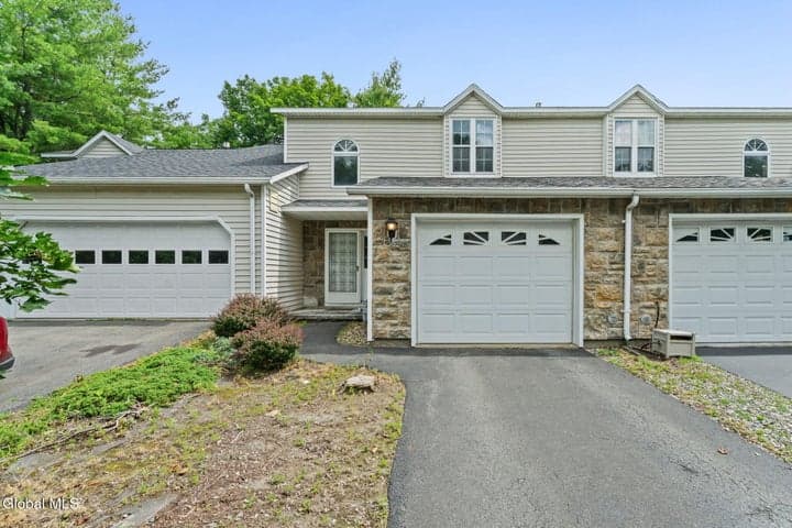 22 Woodside Drive, Albany, NY, photo 2