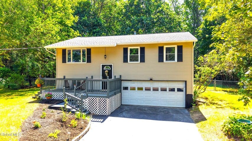17 Red Coach Trail, Milton, NY, photo 1