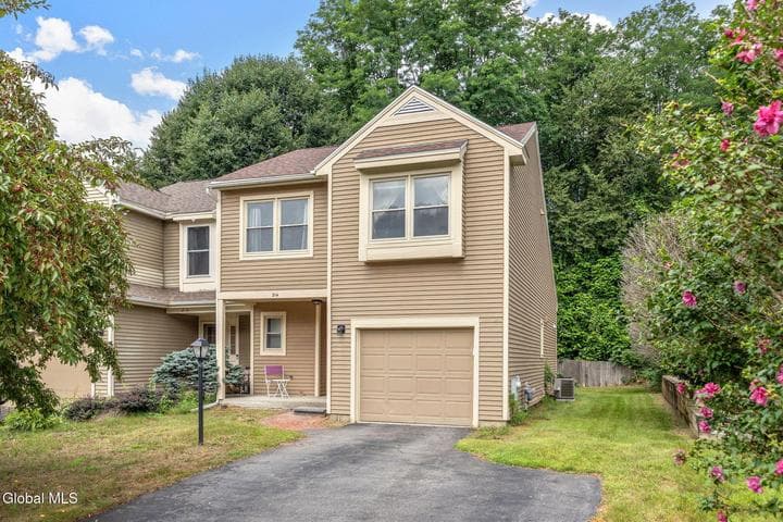 214 Walnut Lane, Slingerlands, NY
