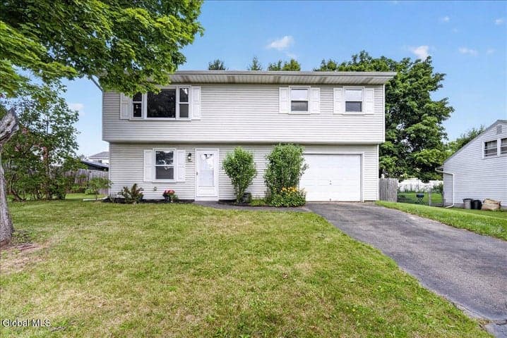 9 Long Avenue, Latham, NY