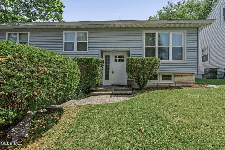 25 Edgecomb Street, Albany, NY