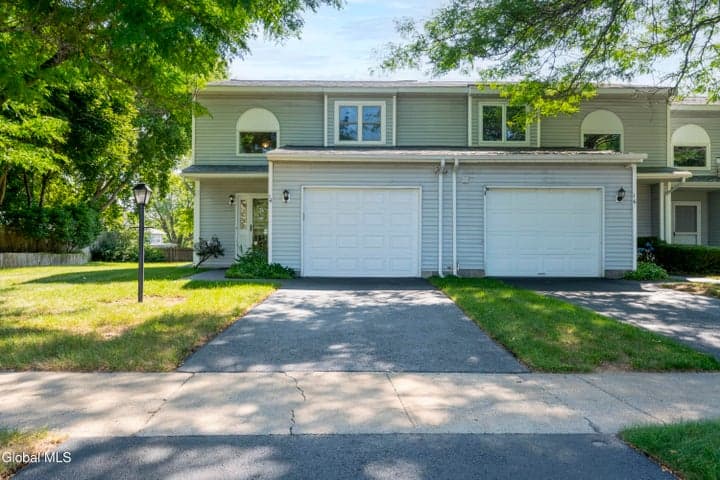 14 Tompion Lane, Saratoga Springs, NY, photo 2