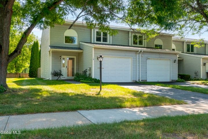 14 Tompion Lane, Saratoga Springs, NY