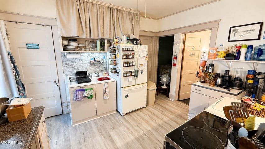 42 Lincoln Avenue, Amsterdam, NY, photo 3