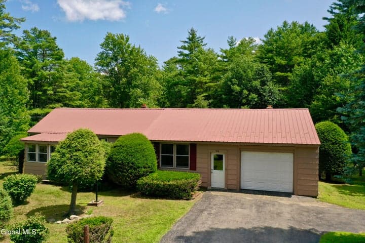 300 Vandenburgh Point Road, Mayfield, NY