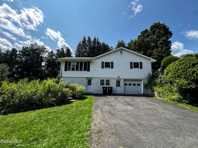 120 Burgess Road, Hoosick, NY