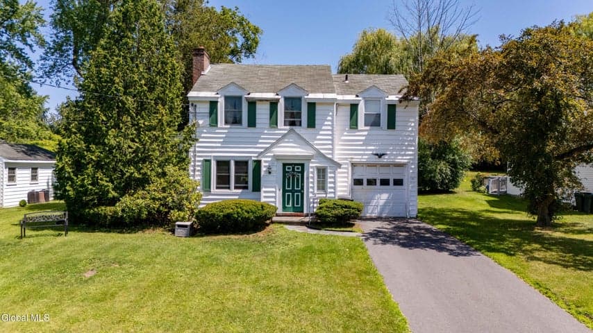 17 Van Dyke Avenue, Amsterdam, NY
