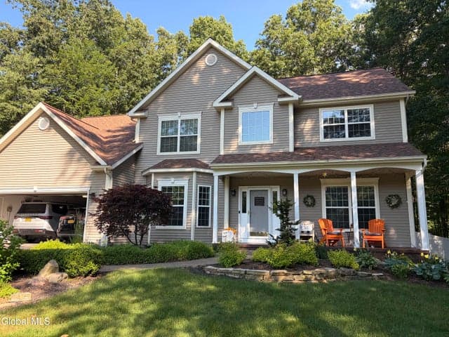 4 Fenimore Place, Wilton, NY, photo 2