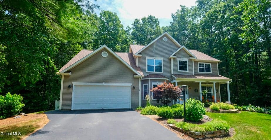 4 Fenimore Place, Wilton, NY, photo 3