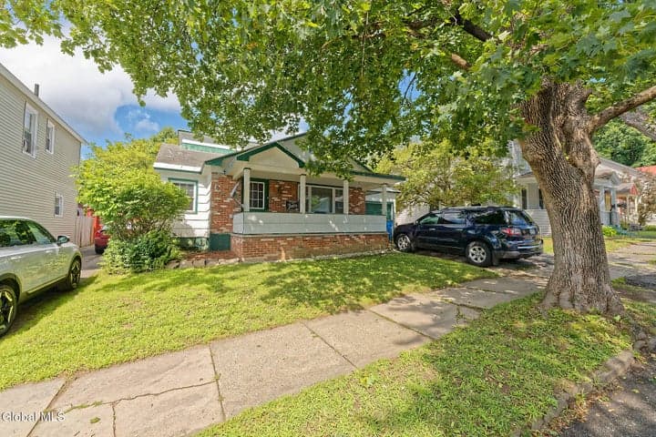27 Lexington Avenue, Gloversville, NY