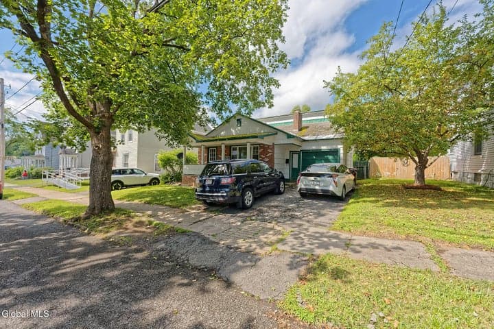 27 Lexington Avenue, Gloversville, NY, photo 2