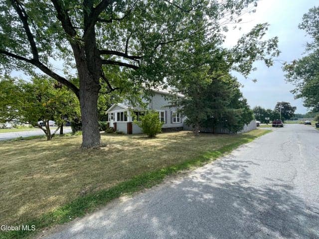 14 Ferry Boulevard, South Glens Falls, NY, photo 4