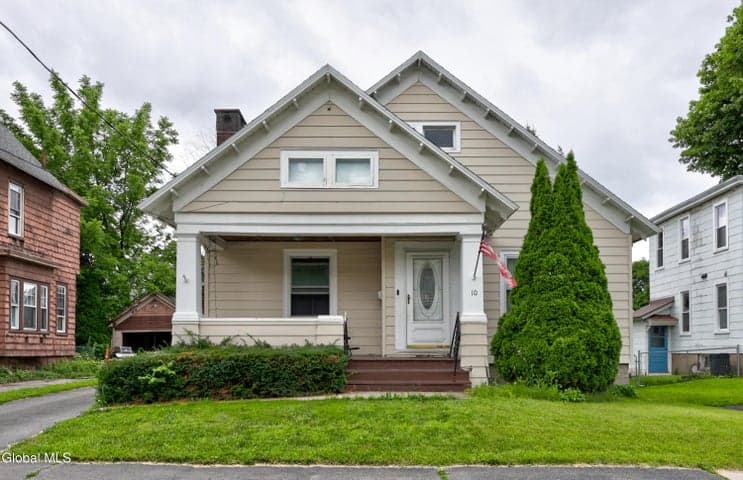 10 Arnold Avenue, Amsterdam, NY