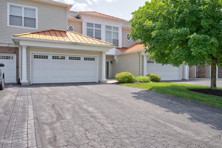 802 Vly Pointe Drive, Schenectady, NY