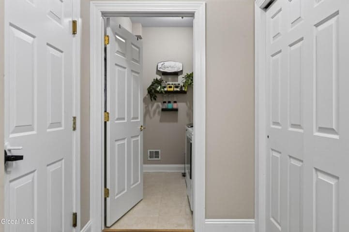 802 Vly Pointe Drive, Schenectady, NY, photo 4