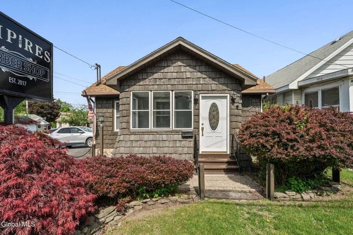 2639 Guilderland Avenue, Rotterdam, NY