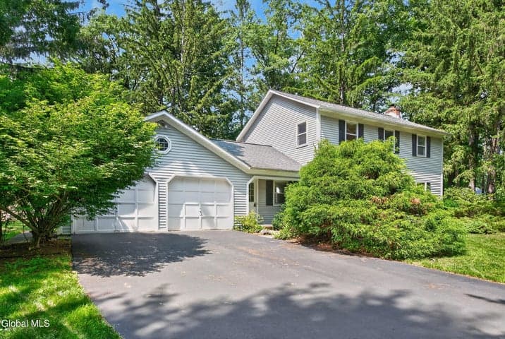 412 Persimmon Drive, Schenectady, NY, photo 2