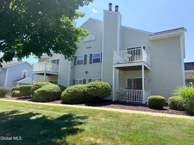 807 Cambridge Manor Drive, Scotia, NY, photo 4