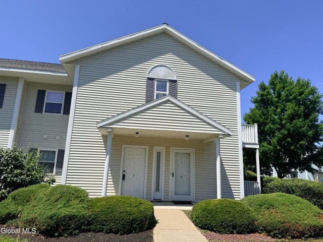 807 Cambridge Manor Drive, Scotia, NY, photo 3