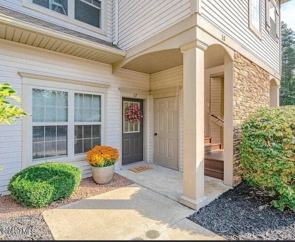 17 Lancaster Place, Milton, NY, photo 1