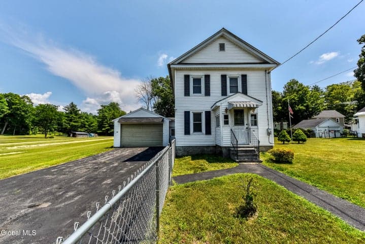 20 Thompson Street, Broadalbin, NY, photo 3