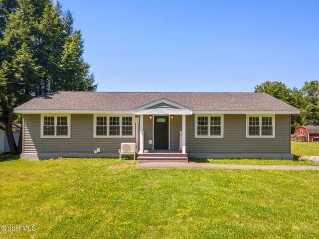 17 Walter Road, Brunswick, NY