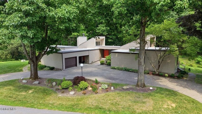 5 Newell Court, Menands, NY