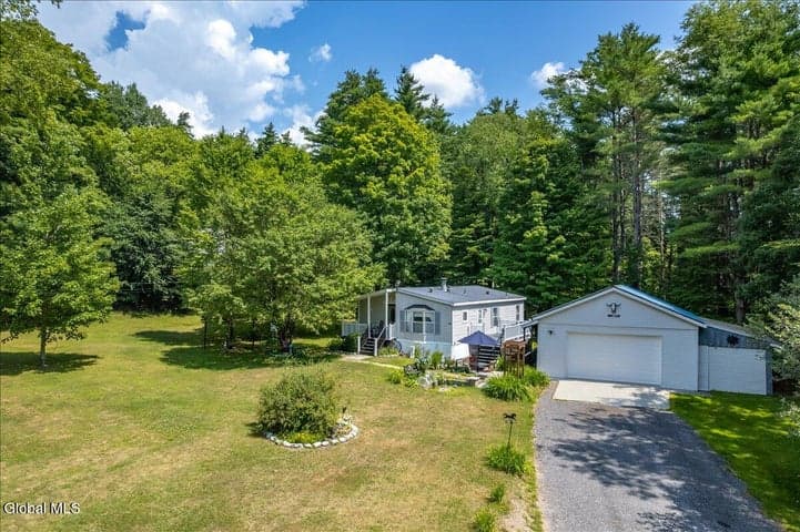 83 Allen Road, Greenfield, NY
