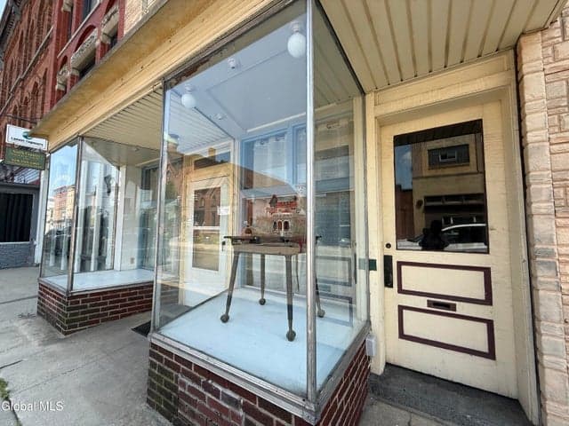 27 W Fulton Street, Gloversville, NY, photo 2