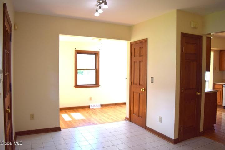 4 Ten Broeck Street, Delmar, NY, photo 3