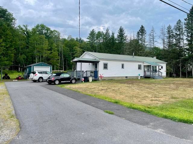 6225 State Route 9N, Hadley, NY