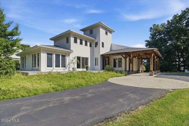 41 Mountain Way, Schaghticoke, NY