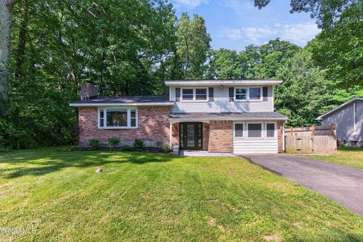 44 Scotch Pine Drive, Voorheesville, NY