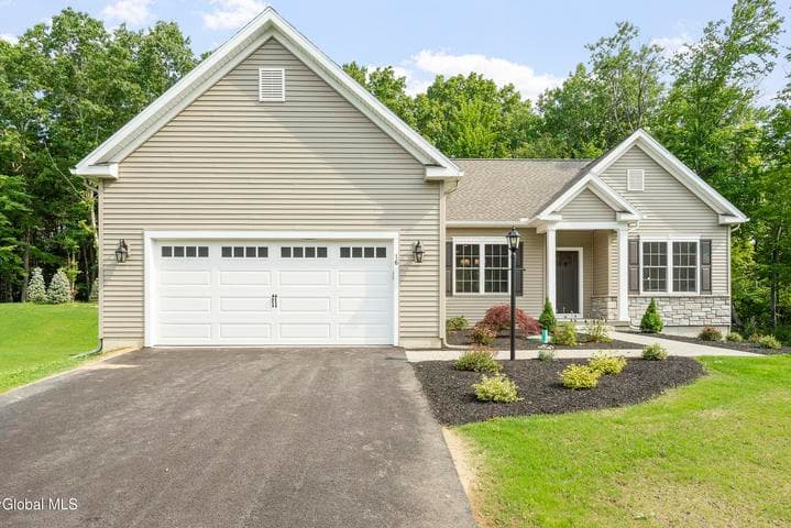 16 Mackenna Court, Ballston, NY, photo 2