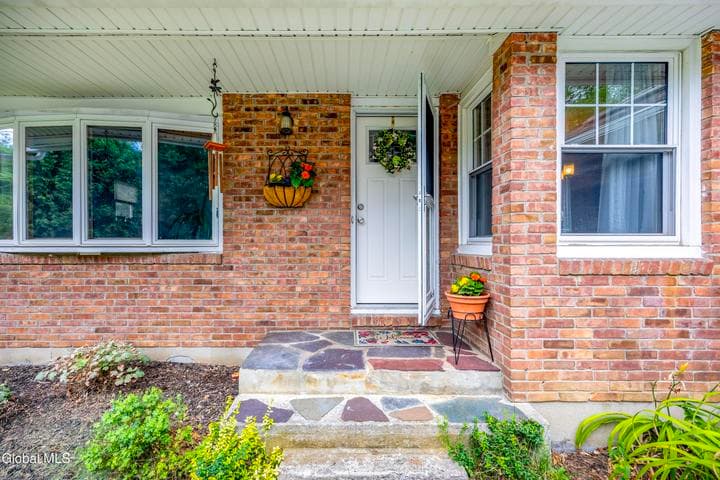 8 Sherwood Park Drive, Ballston, NY, photo 2