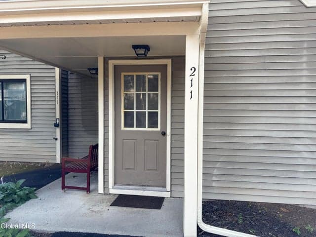 211 Grenadier Court, Halfmoon, NY, photo 2