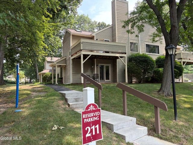 211 Grenadier Court, Halfmoon, NY, photo 1