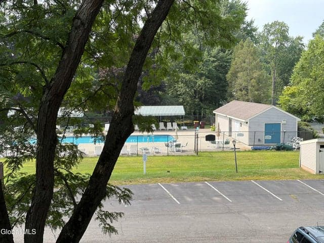 211 Grenadier Court, Halfmoon, NY, photo 3