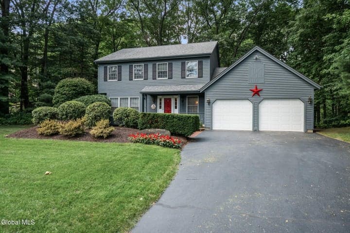 9 Newport Drive, Clifton Park, NY, photo 2