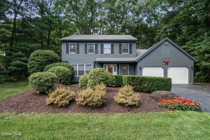 9 Newport Drive, Clifton Park, NY, photo 1