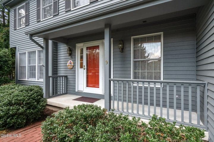 9 Newport Drive, Clifton Park, NY, photo 3