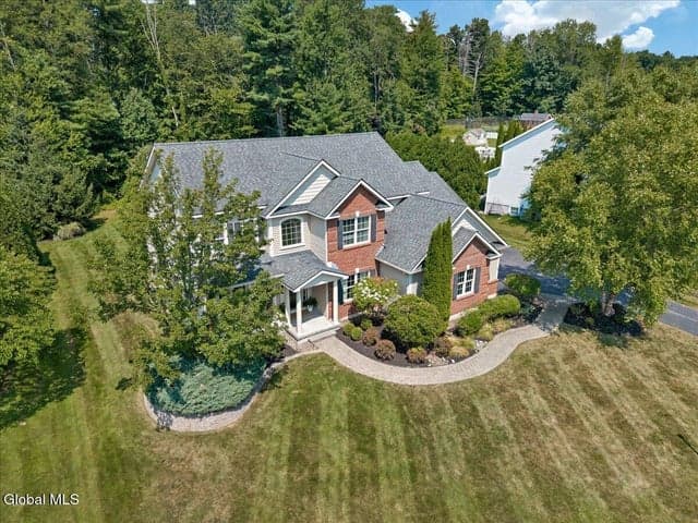 18 Tipperary Way, Clifton Park, NY, photo 2