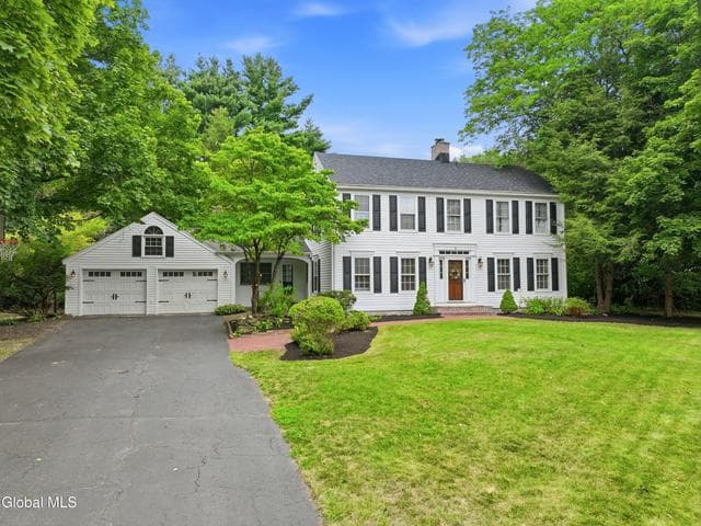 5 Beaver Pond Road, Loudonville, NY
