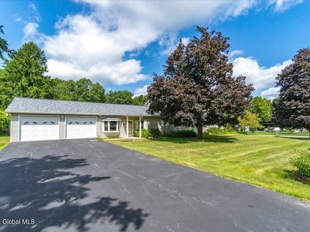 126 Wood Dale Drive, Clifton Park, NY, photo 4