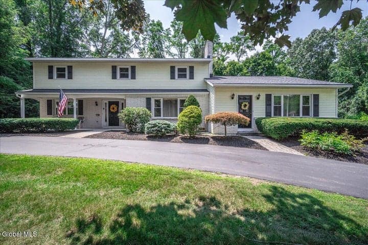 47 Rolling Brook Drive, Clifton Park, NY