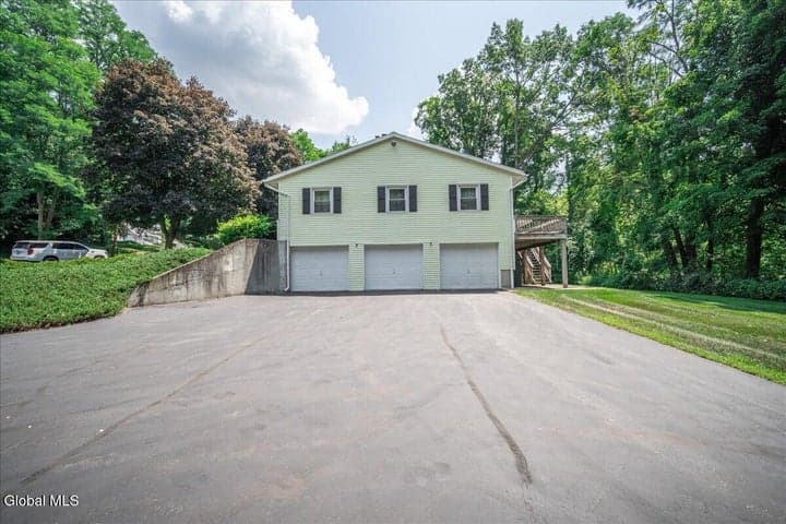 47 Rolling Brook Drive, Clifton Park, NY, photo 3