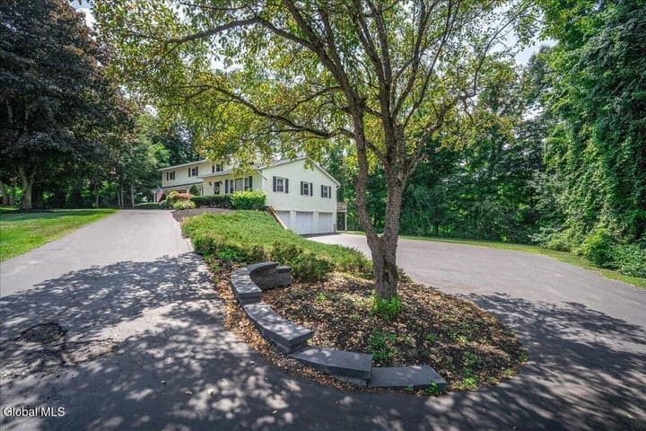 47 Rolling Brook Drive, Clifton Park, NY, photo 4